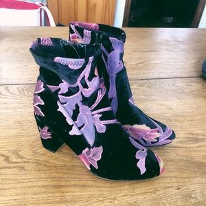 STEVE MADDEN WEDGES Size 8.5